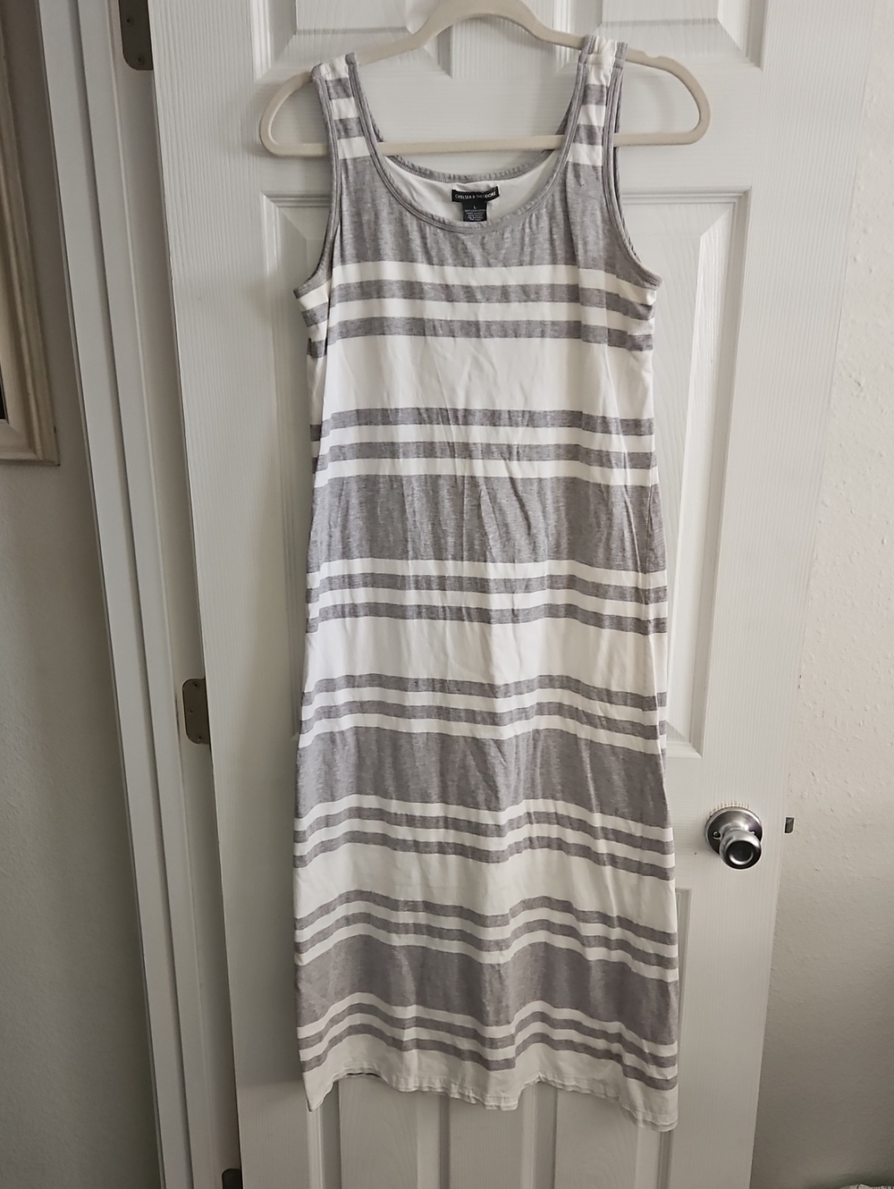 Chelsea & Theodore Sleeveless Striped Maxi Dress in Gray and White
